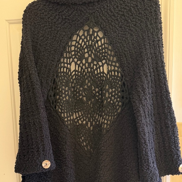 SALE...BCBGMaxAzria Unusual Chenille Sweater-Crochet Cut Out-Black -L - Picture 4 of 5